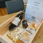 Maple & Pine Apartment *