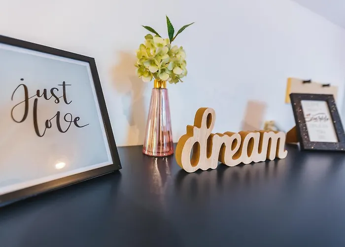 Maple & Pine Apartment *